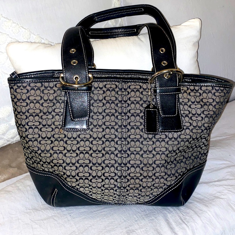 Classic Coach Signature  Handbag. Like new!.